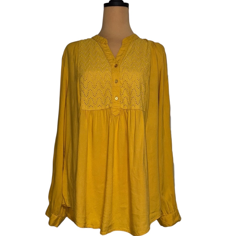 St. John's‎ Bay Women's XL Yellow Long Sleeve Eyelet Button Down Blouse